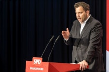 German leader urges fight for steel jobs after ArcelorMittal setback