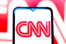 CNN Anchor Delivers Breaking News Live as Earthquake Strikes Istanbul