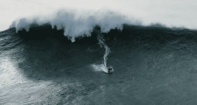 Video: Guinness World Record Largest Wave Surfer Catches Nazaré Bomb