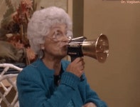 Attention Megaphone GIF - Attention Megaphone Golden Girls - GIF 탐색 및 공유