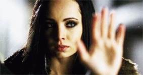 Kenzi Stay Back GIF - Kenzi Stay Back Lost Girl - GIF 탐색 및 공유