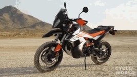 This Is The Ktm790adventure R Cycle World GIF - This Is The Ktm790Adventure R Cycle World Look At This Motorcycle - GIF 탐색 및... 