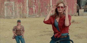 Take The Sunglasses Off Ellie Sattler GIF - Take The Sunglasses Off Ellie Sattler Jurassic World Dominion - GIF 탐색 및 공유