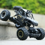 Remote Control Toys | 4WD Off-Road Radio Controlled Rock Crawler Monster Truck 2.4Ghz | Alivio