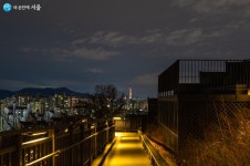 산 정상까지 무장애 나무데크길이 깔려 있다! | 서울시 - 내 손안에 서울 산 정상까지 무장애 나무데크길이 깔려 있다!