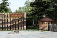 숲속으로 여행을 떠나세요! 홍릉숲 | 서울시 - 내 손안에 서울 숲속으로 여행을 떠나세요! 홍릉숲