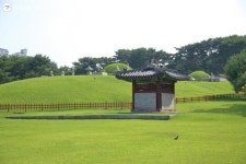 의릉, 비밀의 숲 거닐며 현대사를 만나다 | 서울시 - 내 손안에 서울 의릉,  비밀의 숲 거닐며 현대사를 만나다