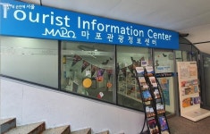 홍대 앞 빨간 버스 홍카의 정체가 궁금해? | 서울시 - 내 손안에 서울 홍대 앞 빨간 버스 홍카의 정체가 궁금해?