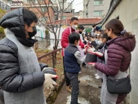 아이들과 함께 한 ‘연탄나눔봉사’, 따뜻한 정이 차곡차곡 쌓이네 | 서울시 - 내 손안에 서울 아이들과 함께 한 ‘연탄나눔봉사’, 따뜻한 정이... 