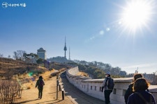 도시를 아우르는 육백 년 역사의 성곽, 한양도성 순성길 | 서울시 - 내 손안에 서울 도시를 아우르는 육백 년 역사의 성곽, 한양도성 순성길