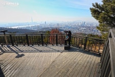 무장애길로 모두가 편하게 산책해요! 아차산 동행숲길 | 서울시 - 내 손안에 서울 무장애길로 모두가 편하게 산책해요! 아차산 동행숲길