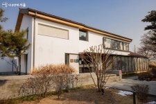 동대문에 두 마리의 용, 혜화문에 봉황이 그려진 이유는? | 서울시 - 내 손안에 서울 동대문에 두 마리의 용, 혜화문에 봉황이 그려진 이유는?
