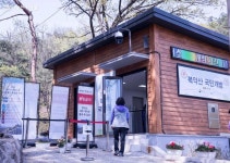 더 넓어진 북악산의 품, 북악산 탐방로 2차 개방길에 오르다 | 서울시 - 내 손안에 서울 더 넓어진 북악산의 품, 북악산 탐방로 2차 개방길에 오르다