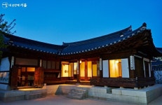 낮에는 힐링, 밤에는 낭만! 도심 속 별천지 남산골한옥마을 | 서울시 - 내 손안에 서울 낮에는 힐링, 밤에는 낭만! 도심 속 별천지 남산골한옥마을