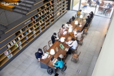 햇살 맛집! 금천구립 독산도서관에서 따뜻한 독서 어떠세요? | 서울시 - 내 손안에 서울 햇살 맛집! 금천구립 독산도서관에서 따뜻한 독서 어떠세요?