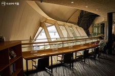 독서와 휴식, 놀이를 한 공간에서! 서울생각마루 < 공지사항(상세) < 새소식 | 서울문화포털......  새소식 > 공지사항(상세) > 독서와 휴식, 놀이를... 