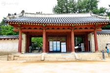 푸른 녹지 가득, 왕이 걷던 길 궁궐담장길로 다시 걷다 | 서울시 - 내 손안에 서울 푸른 녹지 가득, 왕이 걷던 길 궁궐담장길로 다시 걷다