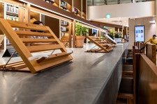 공간 자체가 힐링~ 아차산숲속도서관에서 책 한 권 뚝딱! | 서울시 - 내 손안에 서울 공간 자체가 힐링~ 아차산숲속도서관에서 책 한 권 뚝딱!