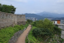 한양도성 안내판 달라졌어요 < 공지사항(상세) < 새소식 | 서울문화포털......  새소식 > 공지사항(상세) > 단절된 순성길 헤매지 않도록! 한양도성... 