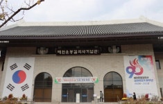 왜 양재시민의 숲은 매헌시민의 숲으로 이름을 바꿨을까? | 서울시 - 내 손안에 서울 왜 양재시민의 숲은 매헌시민의 숲으로 이름을 바꿨을까?