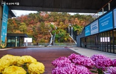 홍제천 한 뼘 더 가까이 즐기기! 수변 테라스카페 탄생 | 서울시 - 내 손안에 서울 홍제천 한 뼘 더 가까이 즐기기! 수변 테라스카페 탄생