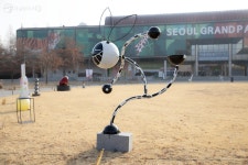 조각 전시 만나고 새해 에너지 충전~ < 보도자료(상세) < 새소식... 새소식 > 보도자료(상세) > 꿈을 품고 껑충! 조각 전시 만나고 새해 에너지 충전~