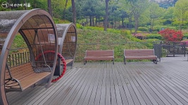 숲에 빠지거나, 책에 빠지거나! 공원 속 봉제산 책쉼터 | 서울시 - 내 손안에 서울 숲에 빠지거나, 책에 빠지거나! 공원 속 봉제산 책쉼터