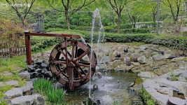 숲에 빠지거나, 책에 빠지거나! 공원 속 봉제산 책쉼터 | 서울시 - 내 손안에 서울 숲에 빠지거나, 책에 빠지거나! 공원 속 봉제산 책쉼터