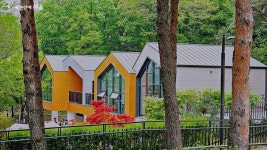 숲에 빠지거나, 책에 빠지거나! 공원 속 봉제산 책쉼터 | 서울시 - 내 손안에 서울 숲에 빠지거나, 책에 빠지거나! 공원 속 봉제산 책쉼터