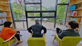 숲에 빠지거나, 책에 빠지거나! 공원 속 봉제산 책쉼터 | 서울시 - 내 손안에 서울 숲에 빠지거나, 책에 빠지거나! 공원 속 봉제산 책쉼터