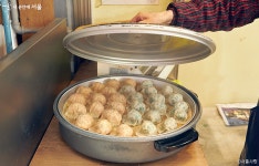 기름떡볶이·엽전도시락…맛있게 소통하는 통인시장 | 서울시 - 내 손안에 서울 기름떡볶이·엽전도시락…맛있게 소통하는 통인시장