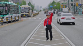 등굣길 아이들의 수호천사! 40년 넘게 교통정리하는 작은 거인 | 서울시 - 내 손안에 서울