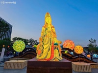 광화문의 밤을 더 환하게! 어둠 밝힌 전통등 전시회 | 서울시 - 내 손안에 서울 광화문의 밤을 더 환하게! 어둠 밝힌 전통등 전시회