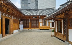 시원한 툇마루에 앉아 볼까…되살아난 전통 한옥 상촌재 | 서울시 - 내 손안에 서울 시원한 툇마루에 앉아 볼까…되살아난 전통 한옥 상촌재