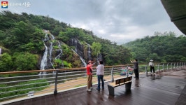 홍제천 수변카페에서 엄마와 행복한 데이트 | 서울시 - 내 손안에 서울 홍제천 수변카페에서 엄마와 행복한 데이트 