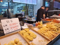 발 닿는 곳마다 이야깃거리 풍성, 연인과 함께 걸어볼까? | 서울시 - 내 손안에 서울 발 닿는 곳마다 이야깃거리 풍성, 연인과 함께 걸어볼까? 