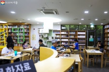 종이 향기가 유독 어울리는 곳, 청운문학도서관 즐기기 | 서울시 - 내 손안에 서울 종이 향기가 유독 어울리는 곳, 청운문학도서관 즐기기