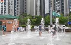 고덕천, 오전엔 산책하고 오후엔 물놀이로 건강한 여름나기! | 서울시 - 내 손안에 서울 고덕천, 오전엔 산책하고 오후엔 물놀이로 건강한 여름나기!
