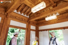 종이 향기가 유독 어울리는 곳, 청운문학도서관 즐기기 | 서울시 - 내 손안에 서울 종이 향기가 유독 어울리는 곳, 청운문학도서관 즐기기