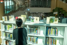 초록뷰에 개방감 가득! 서초구에 새로 생긴 숲속도서관 | 서울시 - 내 손안에 서울