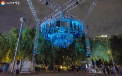 이런 경험은 처음이야! 발길, 눈길 붙잡는 새로운 빛 전시 | 서울시 - 내 손안에 서울 이런 경험은 처음이야! 발길, 눈길 붙잡는 새로운 빛 전시