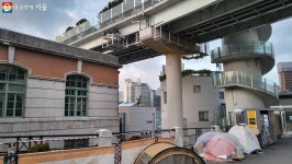 거리의 노숙인 다시 설 수 있도록 (feat. 우리옷방, 아리수 자판기) | 서울시 - 내 손안에 서울 거리의 노숙인 다시 설 수 있도록 (feat. 우리옷방... 