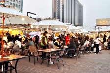 전시와 신나는 놀이, 먹거리까지! 광화문광장에서 미리 만난 봄 | 서울시 - 내 손안에 서울 전시와 신나는 놀이, 먹거리까지! 광화문광장에서... 