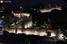 봄밤, 따뜻한 바람 머금고 광희문 달빛로드 시간여행을 떠나다... 내 손안에 서울 봄밤, 따뜻한 바람 머금고 광희문 달빛로드 시간여행을 떠나다