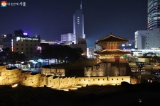 봄밤, 따뜻한 바람 머금고 광희문 달빛로드 시간여행을 떠나다... 내 손안에 서울 봄밤, 따뜻한 바람 머금고 광희문 달빛로드 시간여행을 떠나다