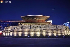 봄밤, 따뜻한 바람 머금고 광희문 달빛로드 시간여행을 떠나다... 내 손안에 서울 봄밤, 따뜻한 바람 머금고 광희문 달빛로드 시간여행을 떠나다