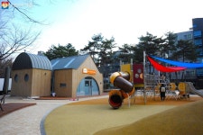 서울형 키즈카페 벌집어린이공원점 | 서울시 - 내 손안에 서울 공원 속 오두막집에서 놀자! 서울형 키즈카페 벌집어린이공원점