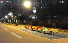 밤에도 안심하고 산책할 수 있어요~ 더욱 환해진 한강지천 수변공간... 서울 밤에도 안심하고 산책할 수 있어요~ 더욱 환해진 한강지천 수변공간
