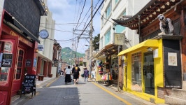 스타일리시한 삼청동길 속 숨어있는 독립운동가의 이름들 | 서울시 - 내 손안에 서울 스타일리시한 삼청동길 속 숨어있는 독립운동가의 이름들