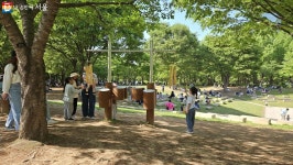 봄날 호숫가에서의 야외음악회, 너무 낭만적이야! 예술품은 매력정원 | 서울시 - 내 손안에 서울 봄날 호숫가에서의 야외음악회, 너무... 